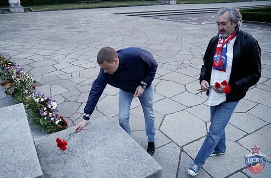 Тренировка, журналисты и Трептов парк…