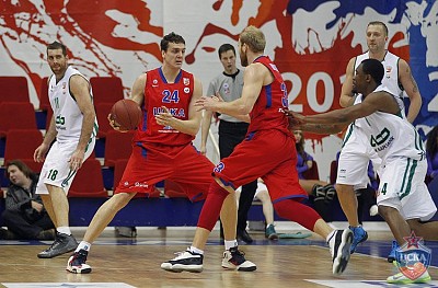 Александр Каун и Антон Понкрашов (фото М. Сербин, cskabasket.com)