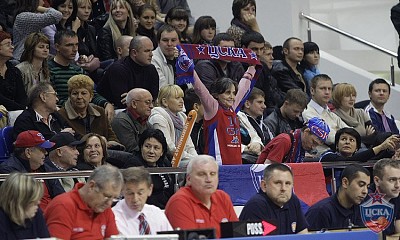 Болельщики ЦСКА (фото М. Сербин, cskabasket.com)