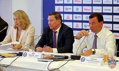 Илона Корстин, Сергей Иванов и Сергей Кущенко (фото: М. Сербин, cskabasket.com)