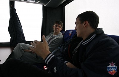 Виктор Хряпа и Александр Каун (фото М. Сербин, cskabasket.com)