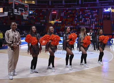 Группа поддержки ЦСКА (фото: Т. Макеева, cskabasket.com)