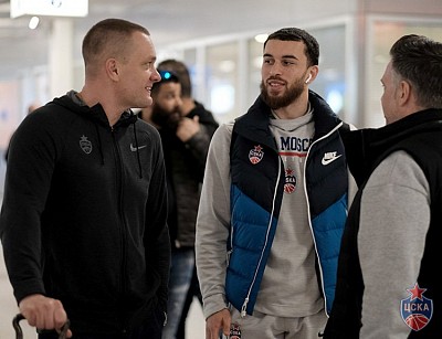 Андрей Ватутин и Майк Джеймс (фото: М. Сербин, cskabasket.com)