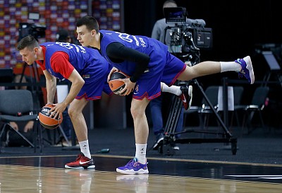 Иван Ухов и Александр Хоменко (фото: М. Сербин, cskabasket.com)