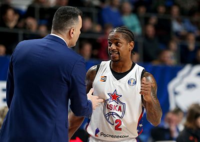 Андреас Пистиолис и Каспер Уэйр (фото: М. Сербин, cskabasket.com)