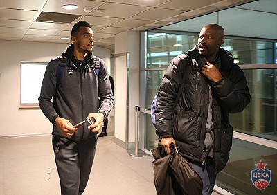 Джоэл Боломбой и Дэррил Миддлтон (фото: М. Сербин, cskabasket.com)