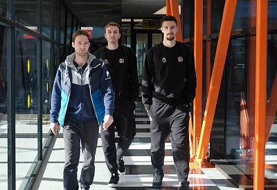 Александр Гугунишвили, Артём Комолов и Антон Астапкович (фото: М. Сербин, cskabasket.com)