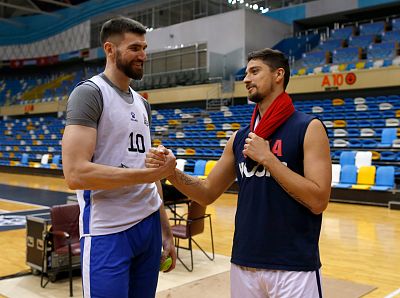 Андрей Десятников и Антон Астапкович (фото: М. Сербин, cskabasket.com)