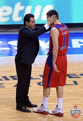 Димитрис Итудис и Нандо Де Коло (фото: Ю. Кузьмин, cskabasket.com)