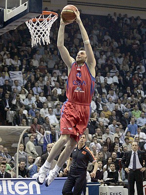Theodoros Papaloukas 8 points + 7 rebounds + 6 assists (photo M. Serbin)