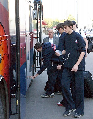 Автобус доставит команду на вокзал (фото cskabasket.com)