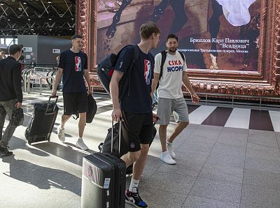 Никита Михайловский и Никита Курбанов (фото: М. Сербин, cskabasket.com)