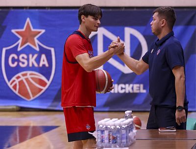 Дмитрий Радулов и Артур Уразманов (фото: Т. Макеева, cskabasket.com)