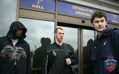 Маркус Гори, Рамунас Шишкаускас и Артем Забелин (фото М. Сербин, cskabasket.com)