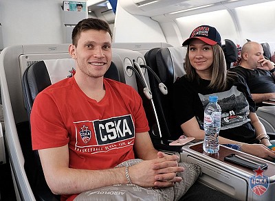 Иван Ухов с супругой (фото: М. Сербин, cskabasket.com)