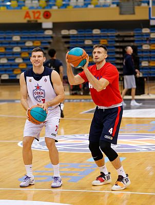 Иван Ухов и Алекса Аврамович (фото: М. Сербин, cskabasket.com)