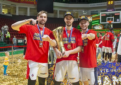 Александр Ганькевич, Антон Астапкович и Иван Ухов (фото: М. Сербин, cskabasket.com)