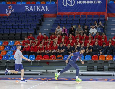 Мело Тримбл и Павел Герасимов (фото: М. Сербин, cskabasket.com)