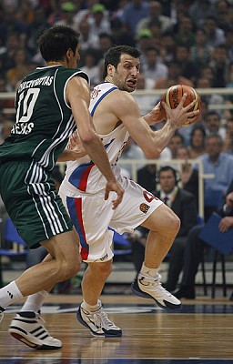Theodoros Papaloukas became the game best scorer  (photo Y. Kuzmin)