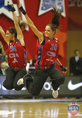 Ирина Зверева и  Дарья Горячева (фото М. Сербин, cskabasket.com)