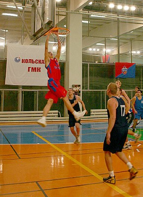Баскетболисты ЦСКА порадовали зрителей эффектными бросками (фото cskabasket.com)
