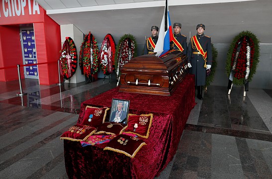 Проводили легенду