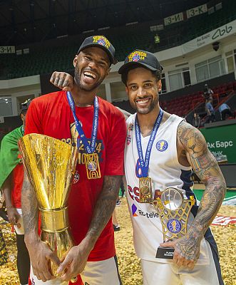 Амат М'Бай и Мело Тримбл (фото: М. Сербин, cskabasket.com)