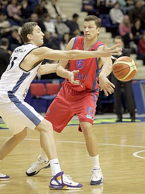 Сергей Панов против Валерия Дайнеко (фото М. Сербин)