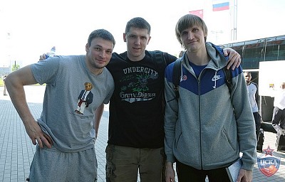 Aleksei Zozulin, Victor Khryapa and Andrey Kirilenko (photo: M. Serbin, cskabasket.com)