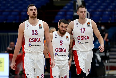 Никола Милутинов, Майк Джеймс и Йоханнес Фогтманн (фото: М. Сербин, cskabasket.com)