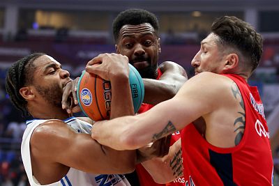 Ливио Жан-Шарль и Никита Курбанов (фото: Т. Макеева, cskabasket.com)