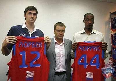 Эразем Лорбек, Андрей Ватутин и Теренс Моррис (фото М. Сербин, cskabasket.com)