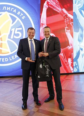 Сергей Кущенко и Андрей Ватутин (фото: М. Сербин, cskabasket.com)