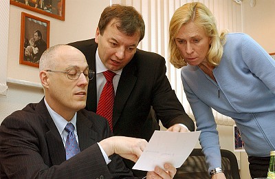 Джерри Остин, Сергей Кущенко и Ким Бохуни (фото cskabasket.com)