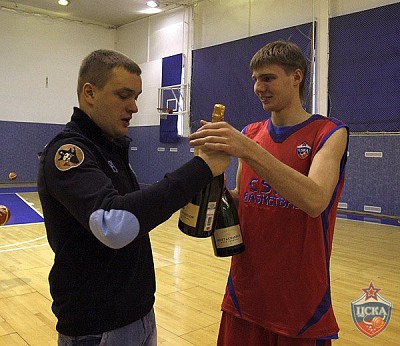 Андрей Ватутин и Максим Захаров (фото М. Сербин, cskabasket.com)