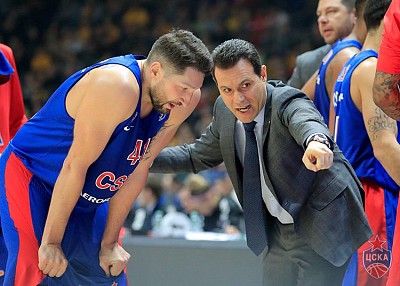 Dimitris Itoudis and Nikita Kurbanov (photo: T. Makeeva, cskabasket.com)