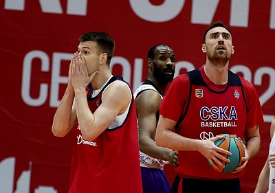 Samson Ruzhentsev and Nikola Milutinov (photo: T. Makeeva, cskabasket.com)